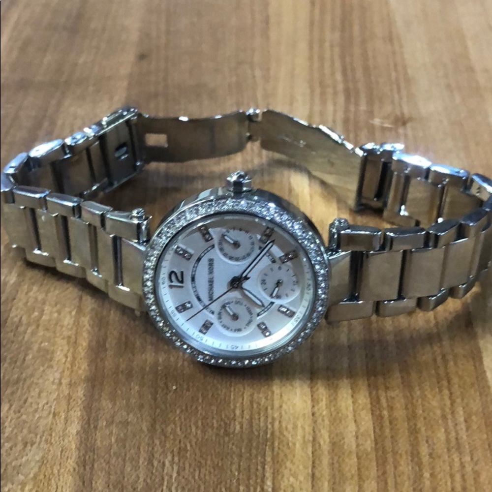 Woman’s Michael Kors watch - Picture 4 of 4